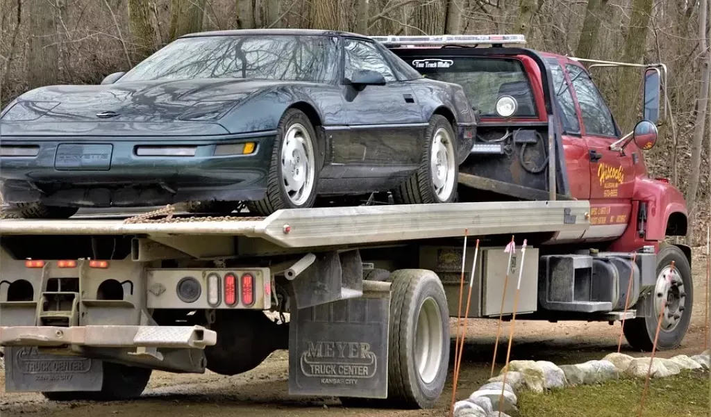 В Петербурге с 2023 года поднимется цена на эвакуацию автомобилей