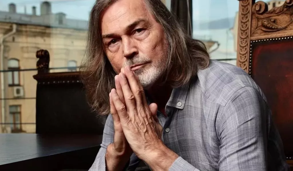 Никас Сафронов отказался жениться на возлюбленной из-за слишком интересной жизни