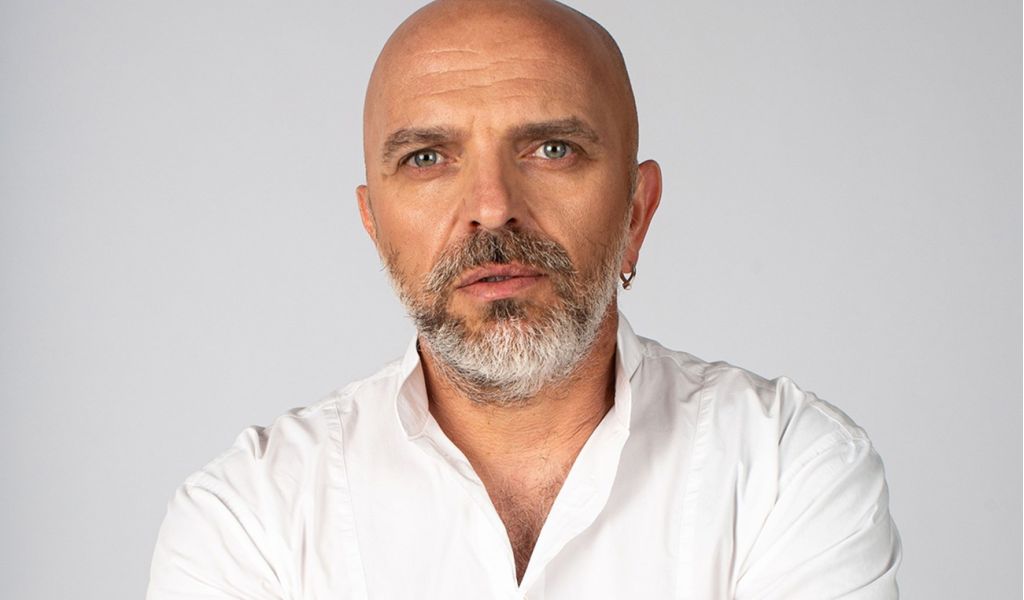 Солист группы «Не пара» Александр Шоуа тяжело переживает уход вокалистки