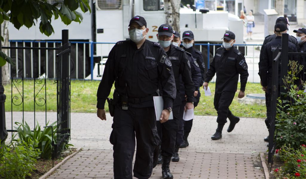 Петербургские полицейские стали донорами крови в Луганске