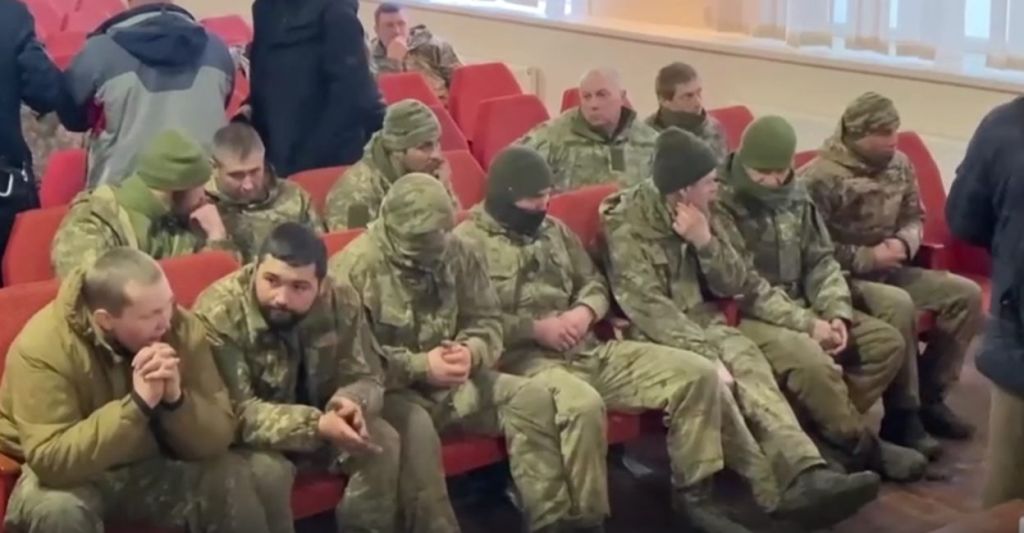 Владимир Зеленский подписал законы о продлении военного положения и мобилизации на Украине