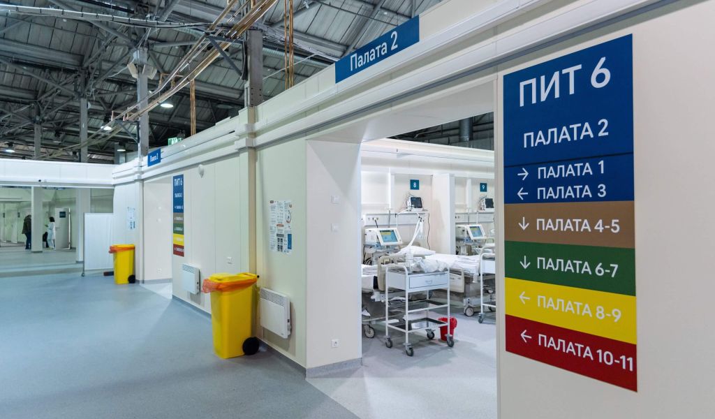 Британские ученые выяснили, что «омикрон»-штамм реплицируется в легких медленнее других вариантов коронавируса