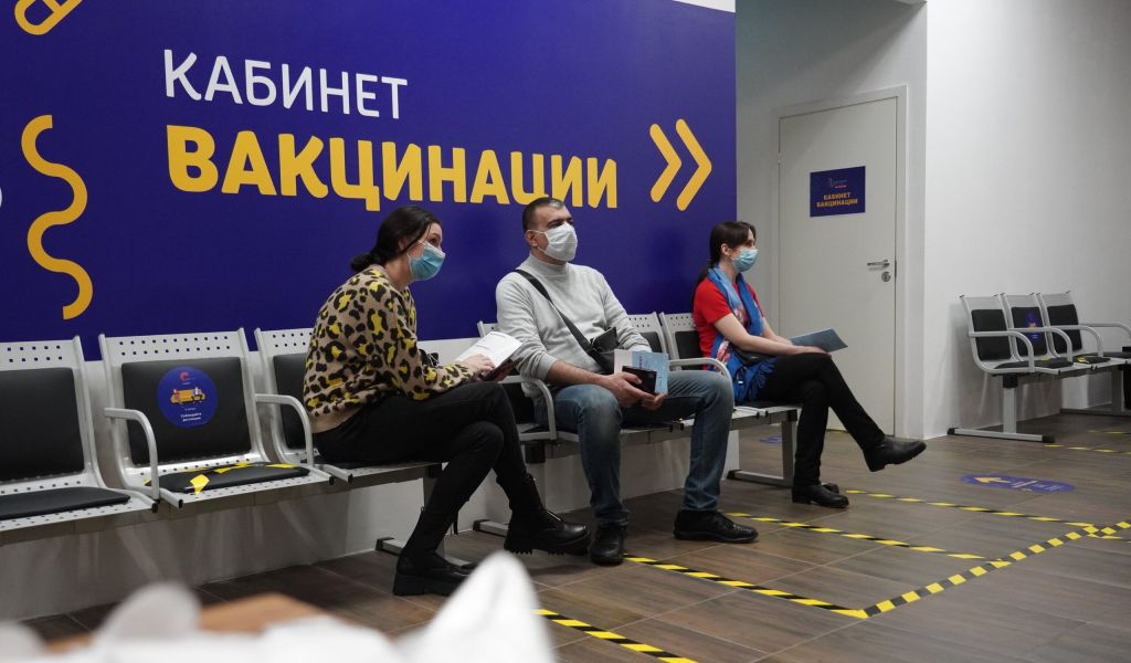 Россияне подрались в очереди на вакцинацию от COVID-19