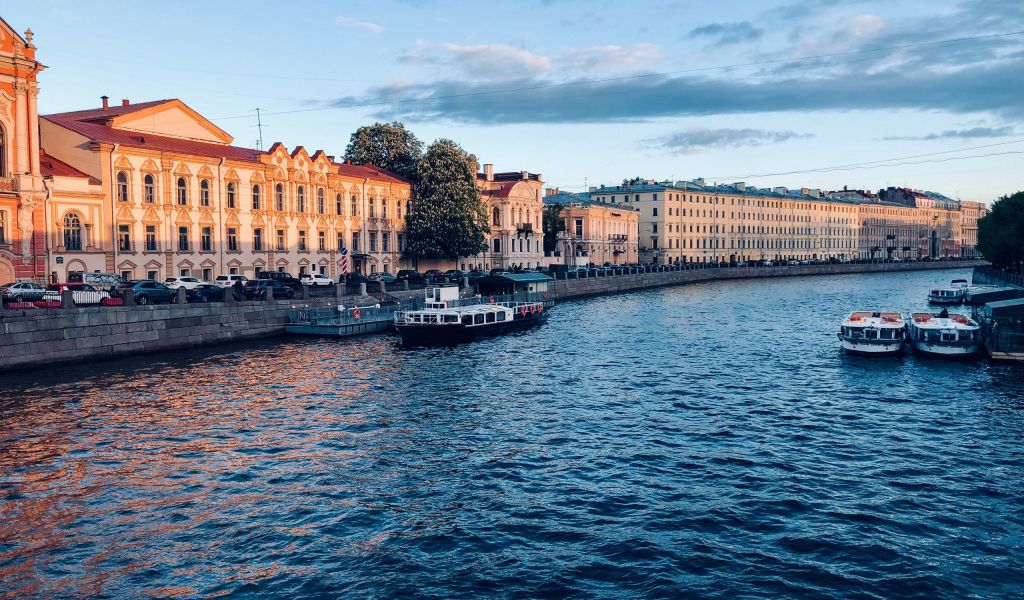 Гости Петербурга могут отправиться на водную экскурсию до Финского залива