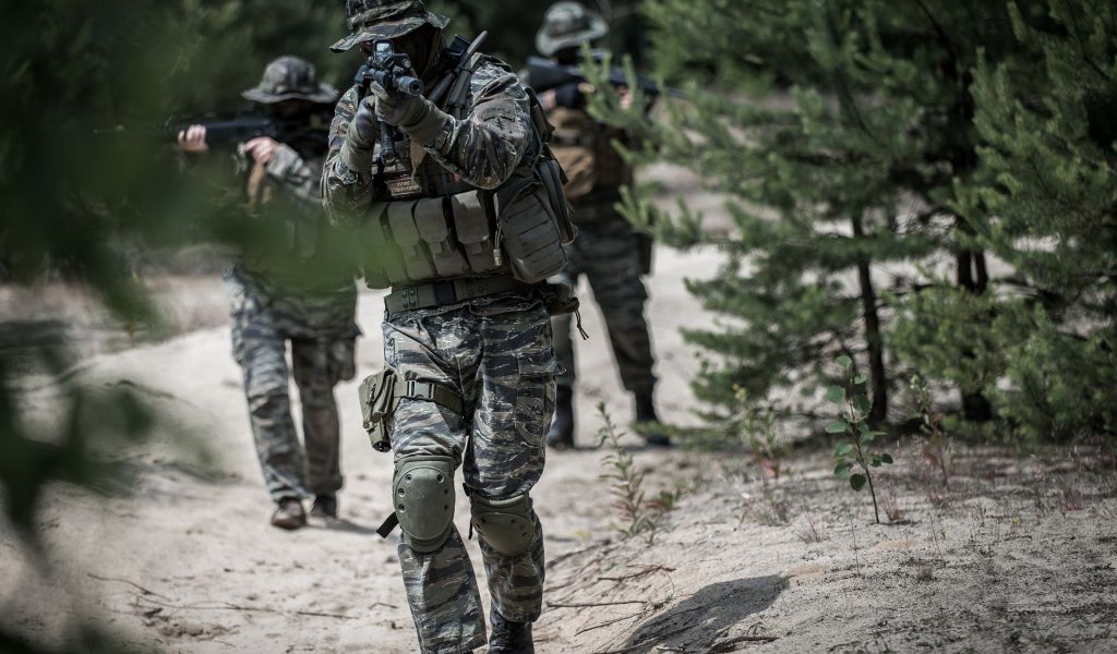 Депутат Шеремет предположил, что в Мариуполе скрываются военные инструкторы НАТО