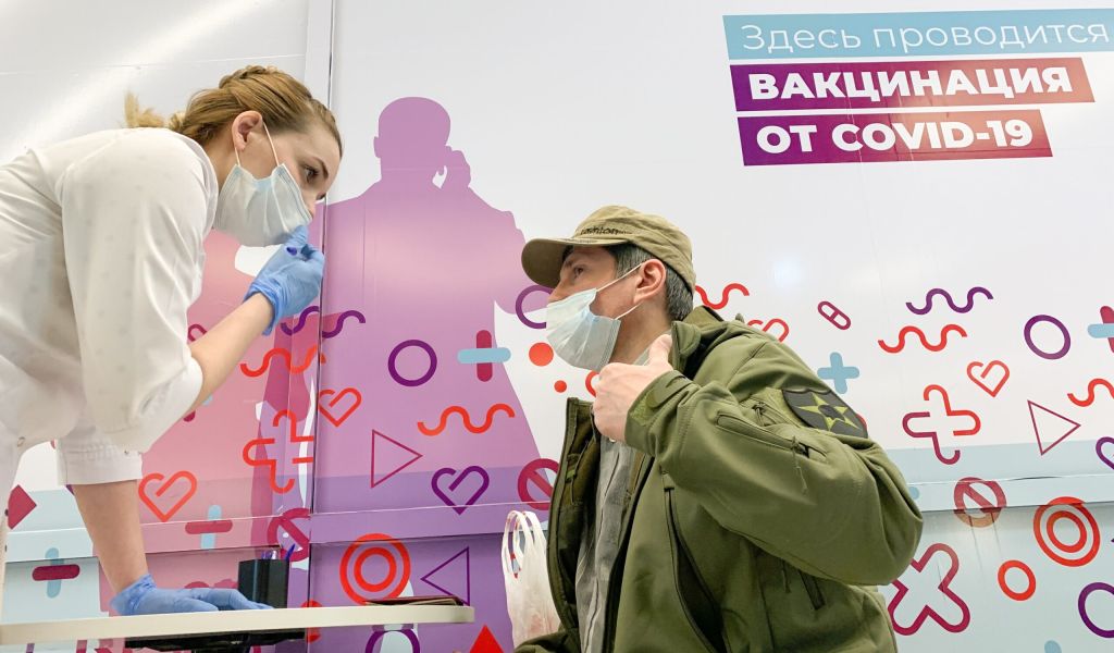 В Центре им. Гамалеи объяснили случаи заражения COVID-19 после пройденной вакцинации