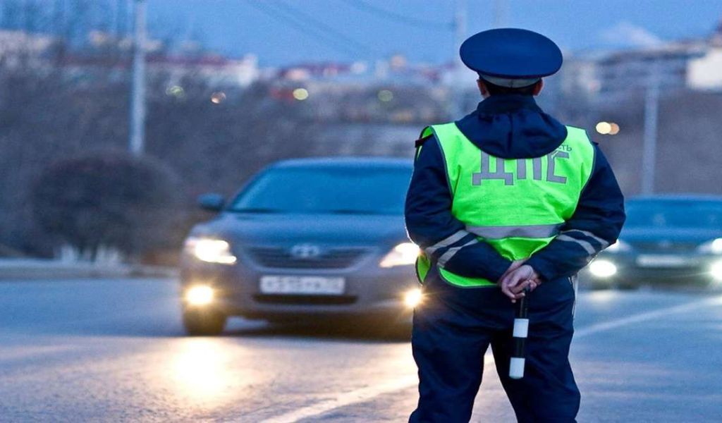 Бунт на колесах: девушка в “Мерсе” привлекла внимание МВД