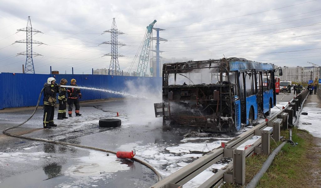 В петербургском автобусном парке воспламенился автобус