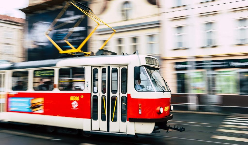 В Петербурге изменили движение общественного транспорта из-за ДТП