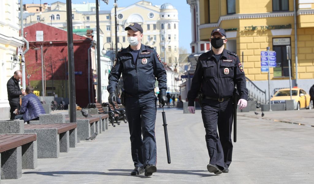 В Петербурге силовики перекрыли вход в Апраксин двор