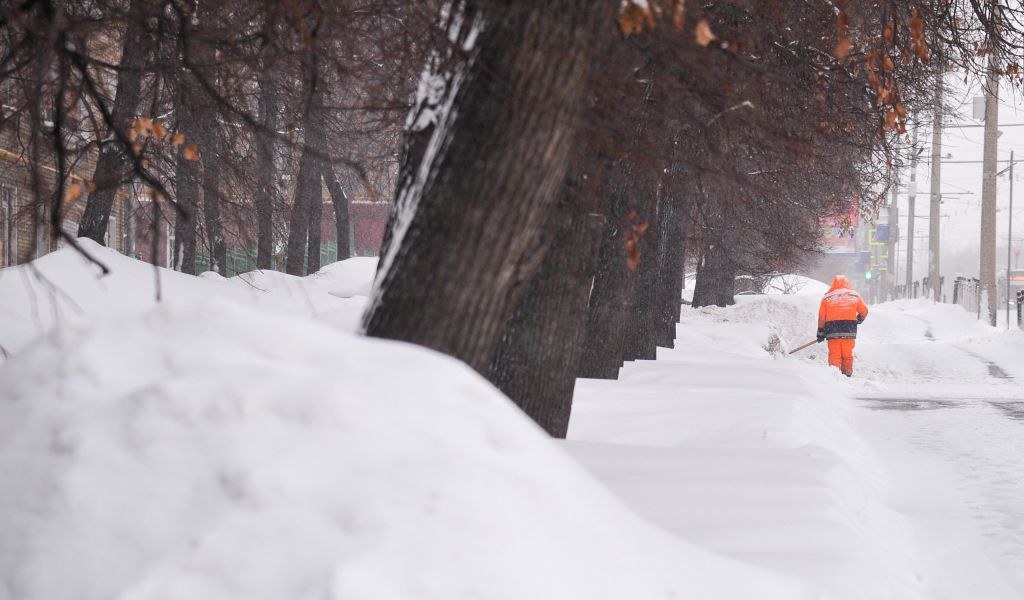 Петербург переходит с песка на реагенты для зимней уборки