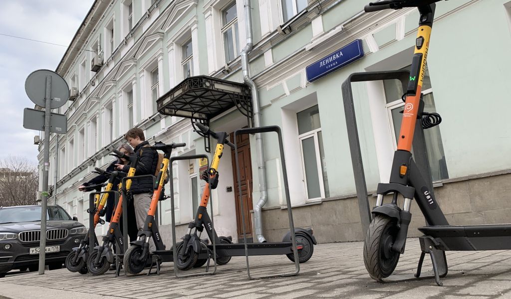 В Петербурге начинают появляться электросамокаты на улицах города