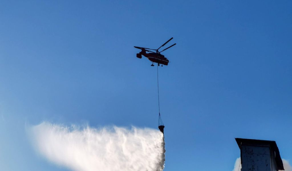 Пожарные продолжают тушить пожар во Фрунзенском районе