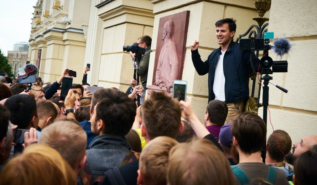 Политолог Топорнин: снежный ком проблем лишает левых шансов на власть в Европе