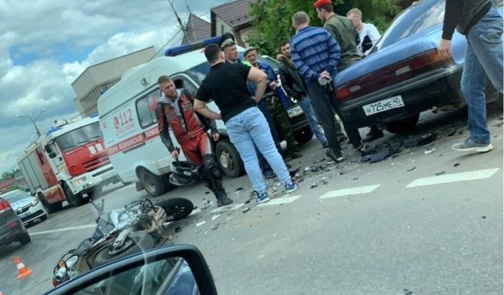 В Подмосковье водитель мотоцикла скончался после столкновения с легковушкой