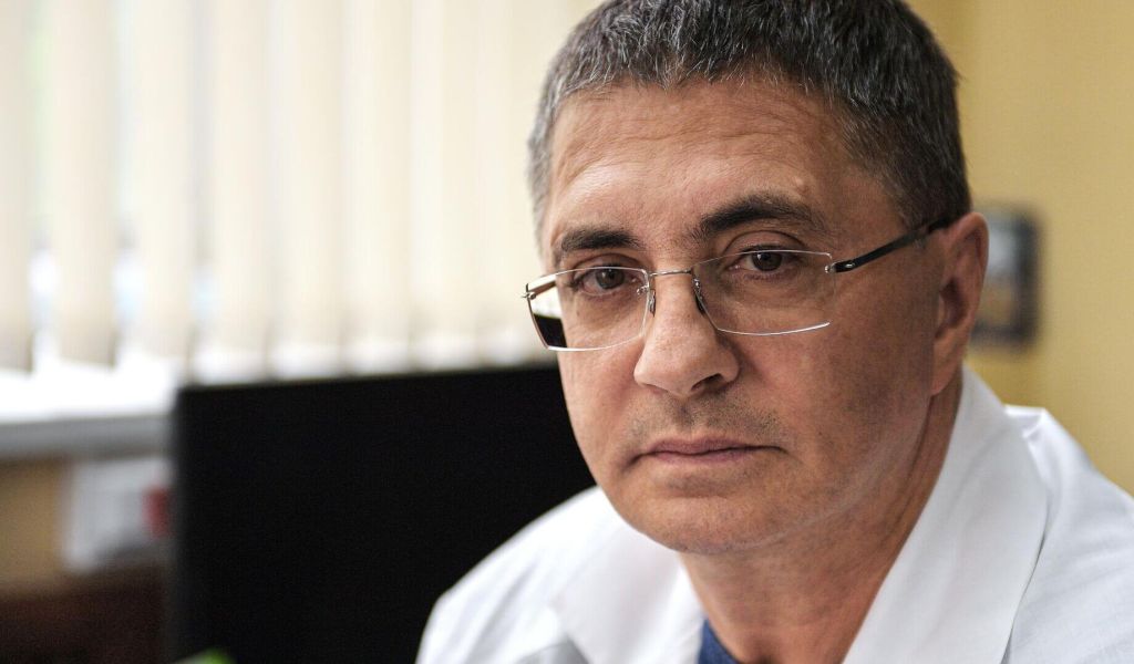 Доктор Мясников назвал унитаз причиной геморроя, грыж и болей в спине