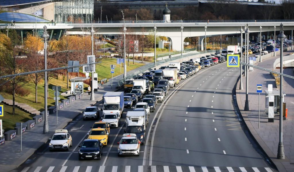 С 2022 года тяжеловесные грузовики смогут проезжать через Москву только по пропускам