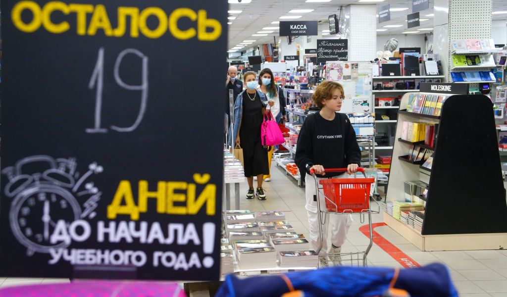 Жители Петербурга смогут пожаловаться на качество школьных товаров