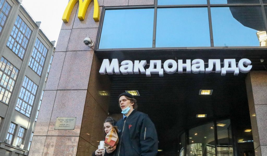 Президент Федерации рестораторов Бухаров заявил, что McDonald’s вряд ли вернется в Россию