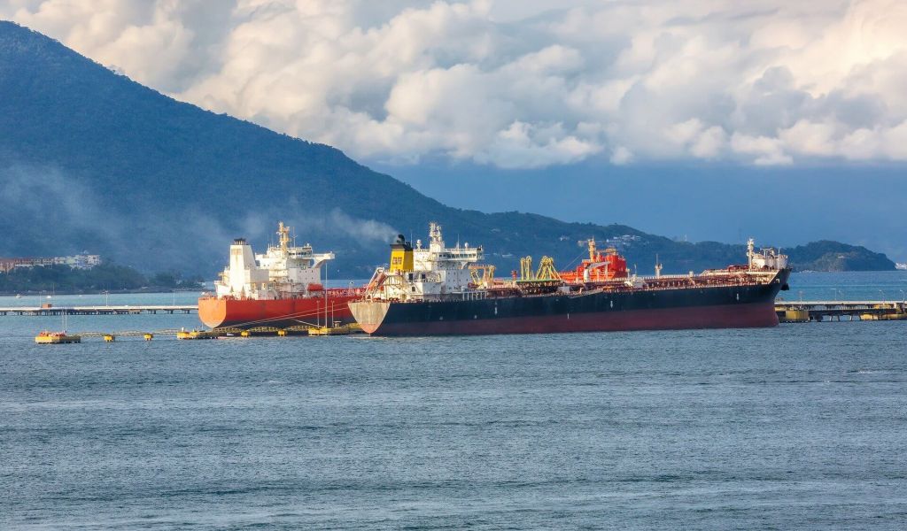 Куда Россия поставляет «ненужную» Евросоюзу нефть