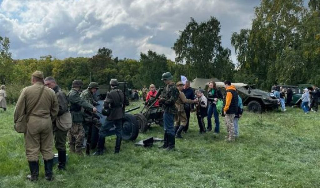 Жителей Челябинска напугали звуки взрывов и автоматных очередей