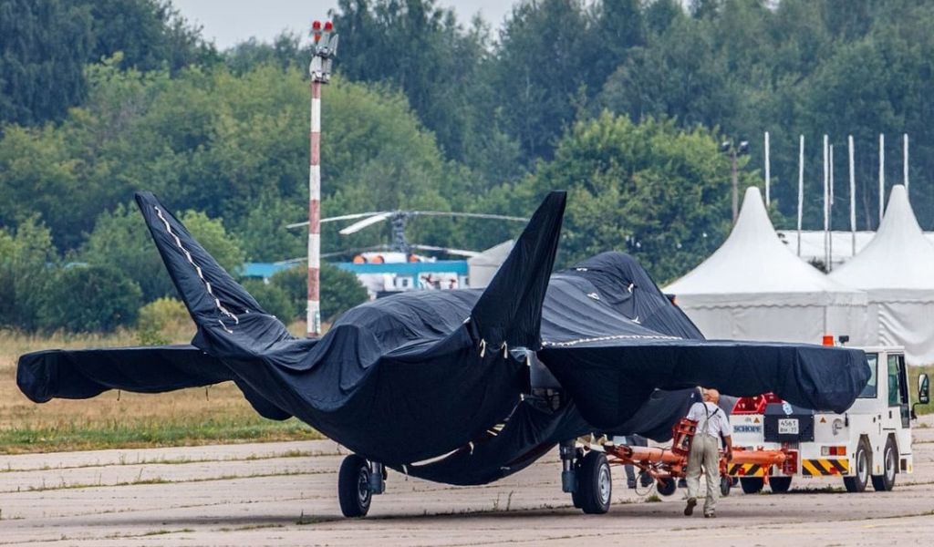«Ростех» опубликовал первую фотографию новейшего военного самолета