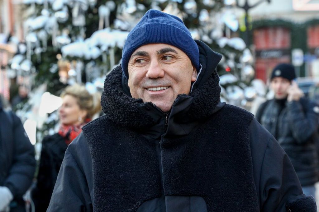 Продюсера Иосифа Пригожина жестко раскритиковали за балаклаву и дождевик от Balenciaga в новой фотосессии