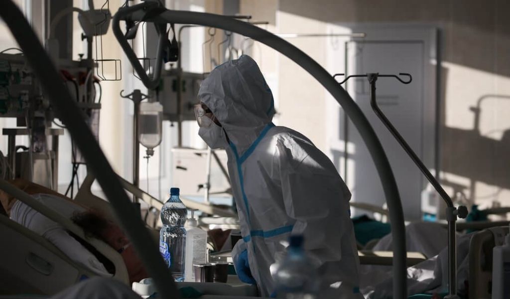 Кардиолог Шугушев назвал предположительные последствия «омикрон»-штамма
