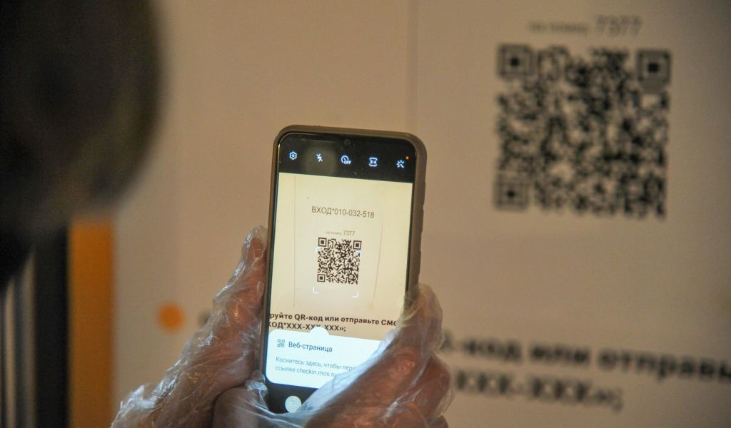 «Медуза»: в России могут заменить QR-коды на «паспорта здоровья»