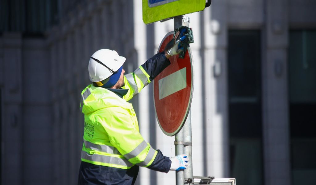 В Петербурге до конца мая ограничат движение по некоторым участкам