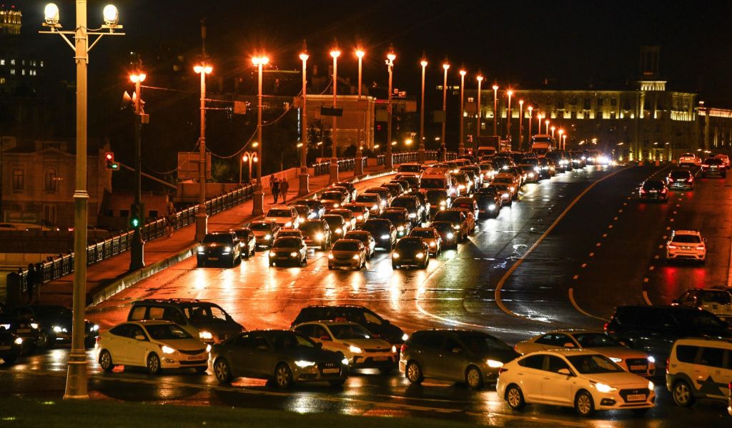 Движение на Муринской дороге в Петербурге парализовано из-за ДТП