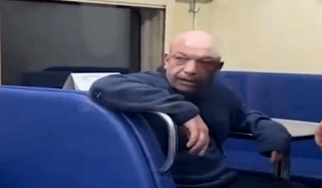 Пьяный скандал в поезде Москва-Имеретинский устроил актер Павел Кассинский