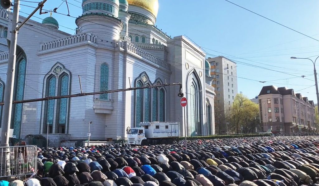 В Москве мусульмане отметили самый необычный Ураза-байрам  