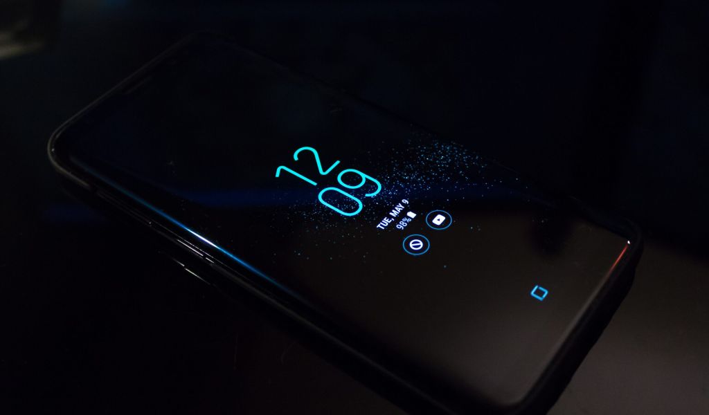 Эксперт объяснил россиянам, почему нужно отключать интернет на смартфоне
