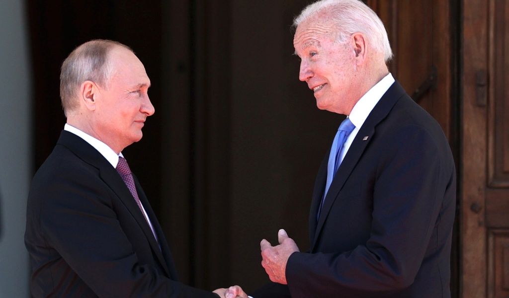 Байден вручил Путину «многомиллиардный подарок»