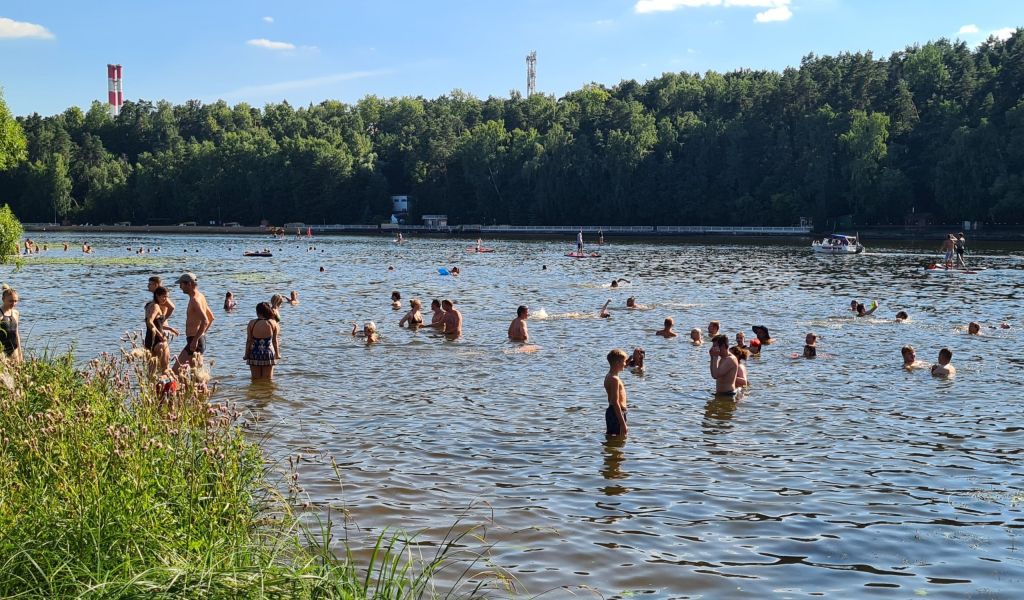 В Петербурге сократили список пригодных водоемов для купания