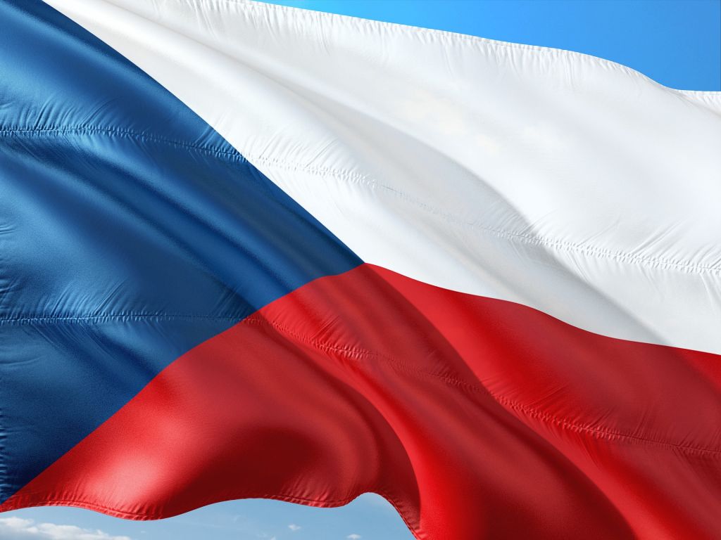 Поддерживать Россию в Чехии становится все опаснее
