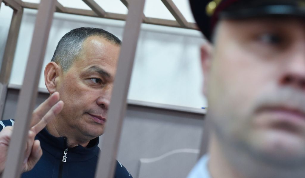 Экс-главу Серпуховского района Шестуна поставили в колонии на учет как склонного к побегу