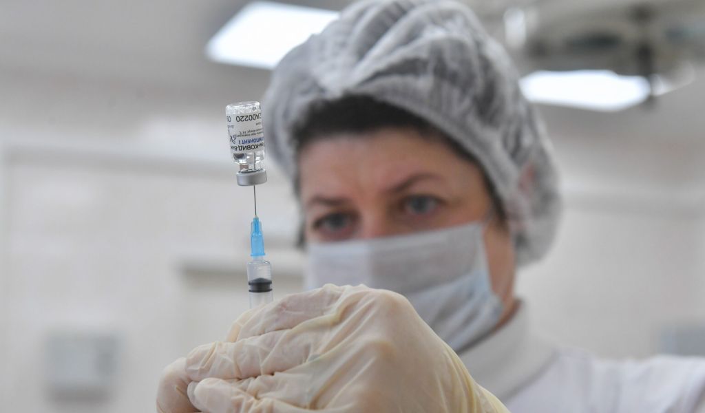 Конституцию РФ назвали главной жертвой обязательной вакцинации