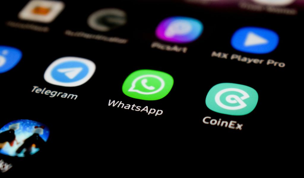 Эксперт Синяков рассказал, почему происходят взломы WhatsApp