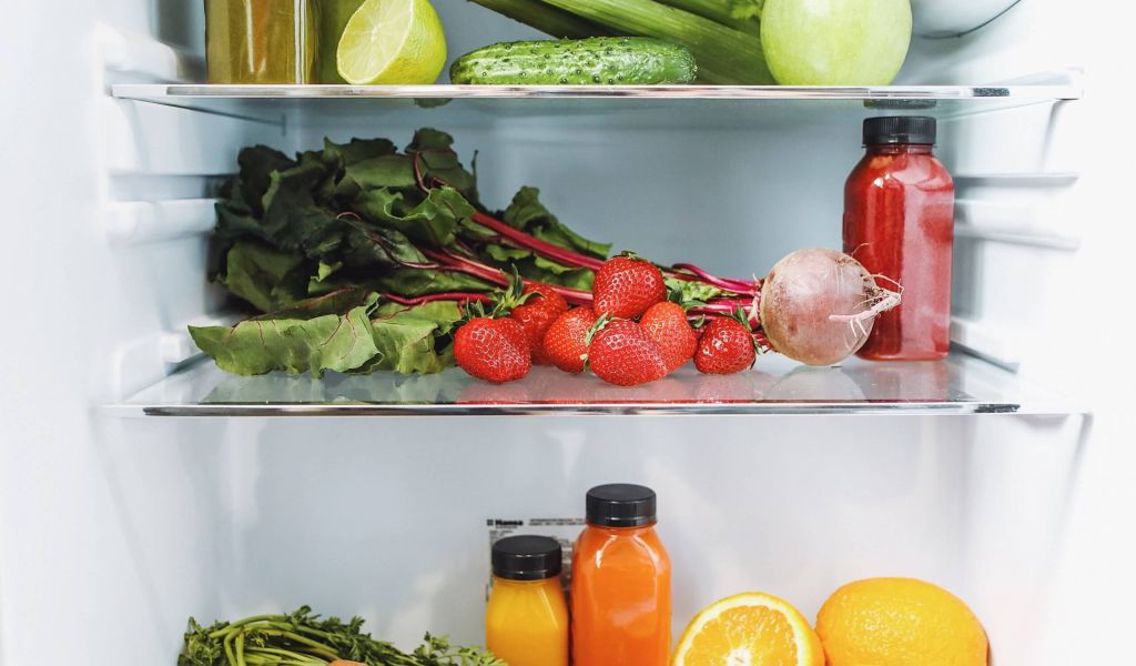 Какие продукты не стоит хранить в холодильнике