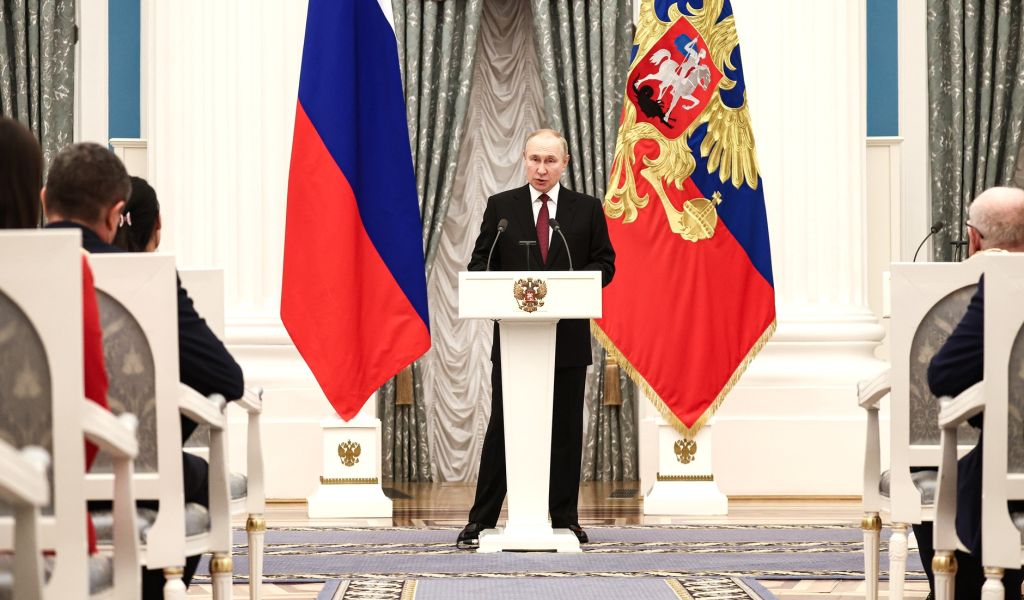 Экономика Запада в упадке, но они надеются на свержение Путина