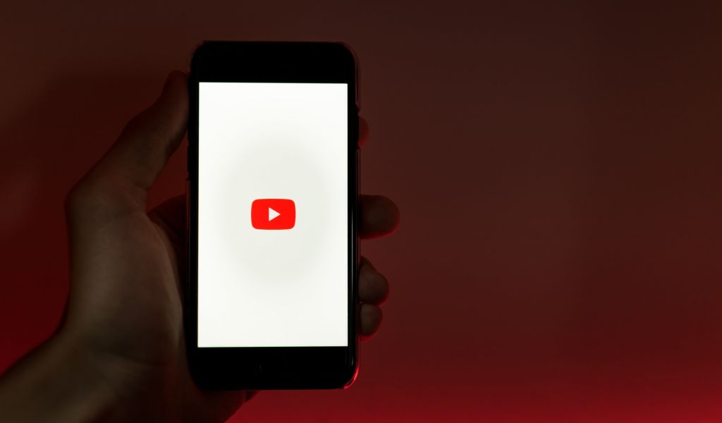 YouTube заблокировал канал популярных российских пранкеров Вована и Лексуса без объяснения причины