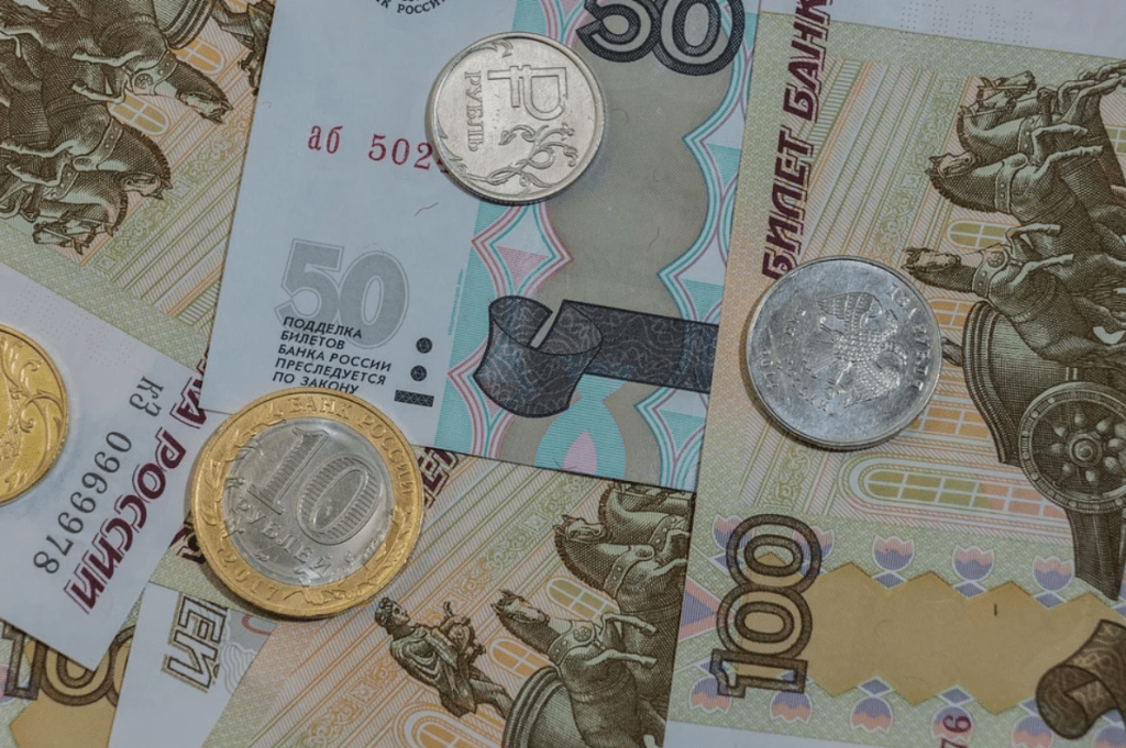 Эксперт прогнозирует возвращение курса доллара к концу 2022 года в диапазон 70-75 рублей