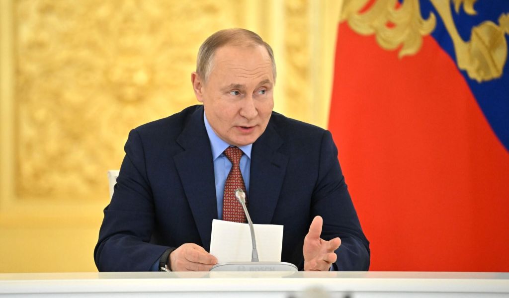 «Чтобы Россия забрала к себе»: жители Донбасса рассказали, чего ждут от Путина