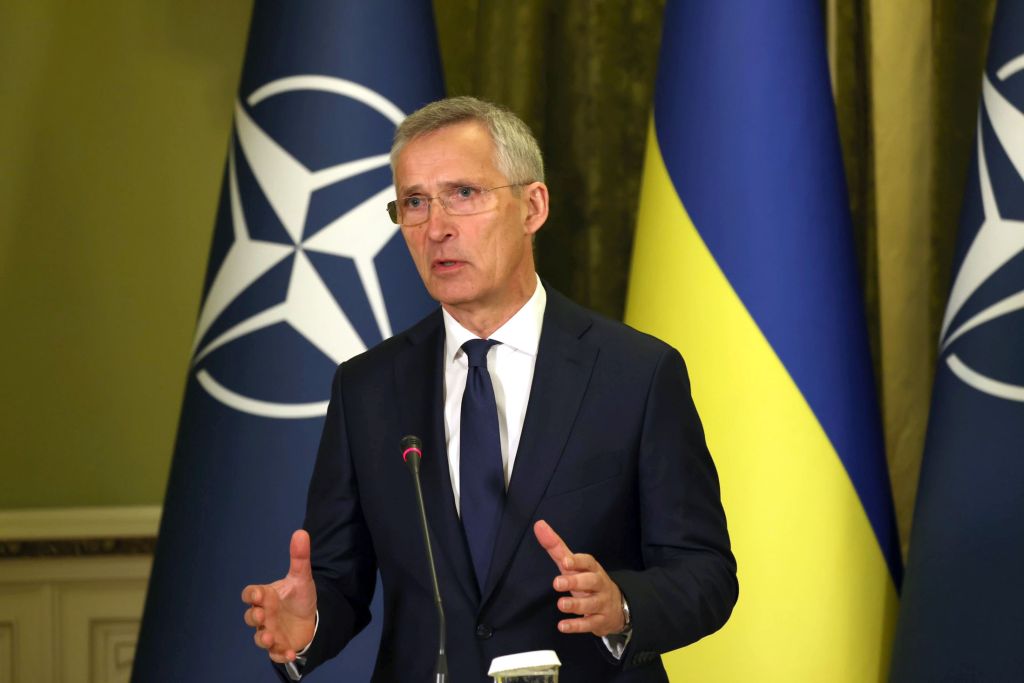 «Лучшие дни НАТО позади»: военный союз не может защищать своих членов