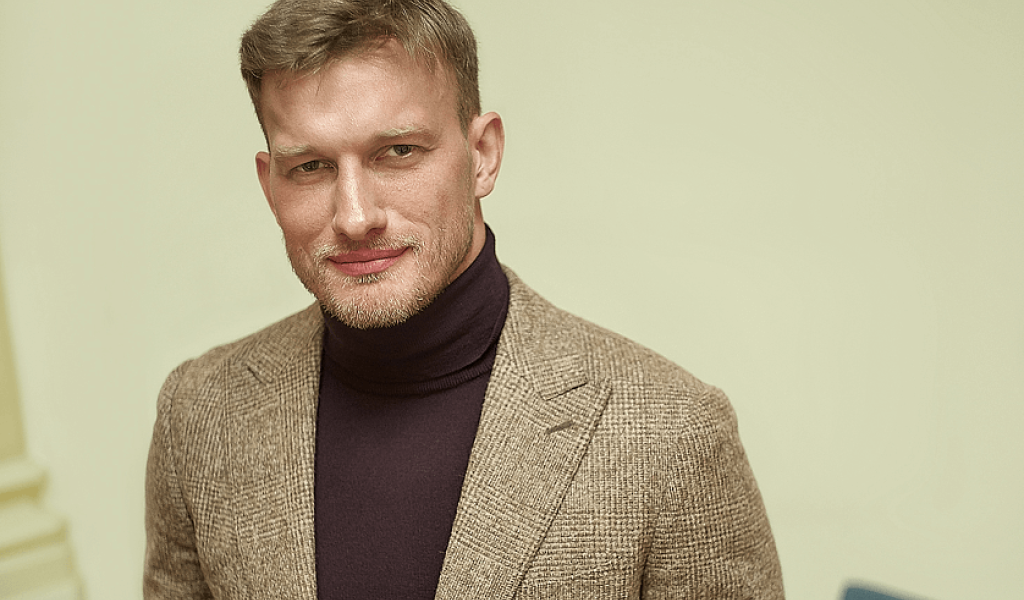 Манекенщика Armani Петра Рыкова признали главным секс-символом российских домохозяек