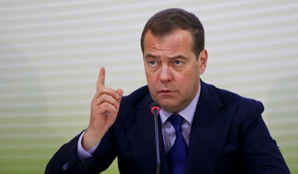 Медведев объяснил, почему общение с польскими властями не имеет смысла