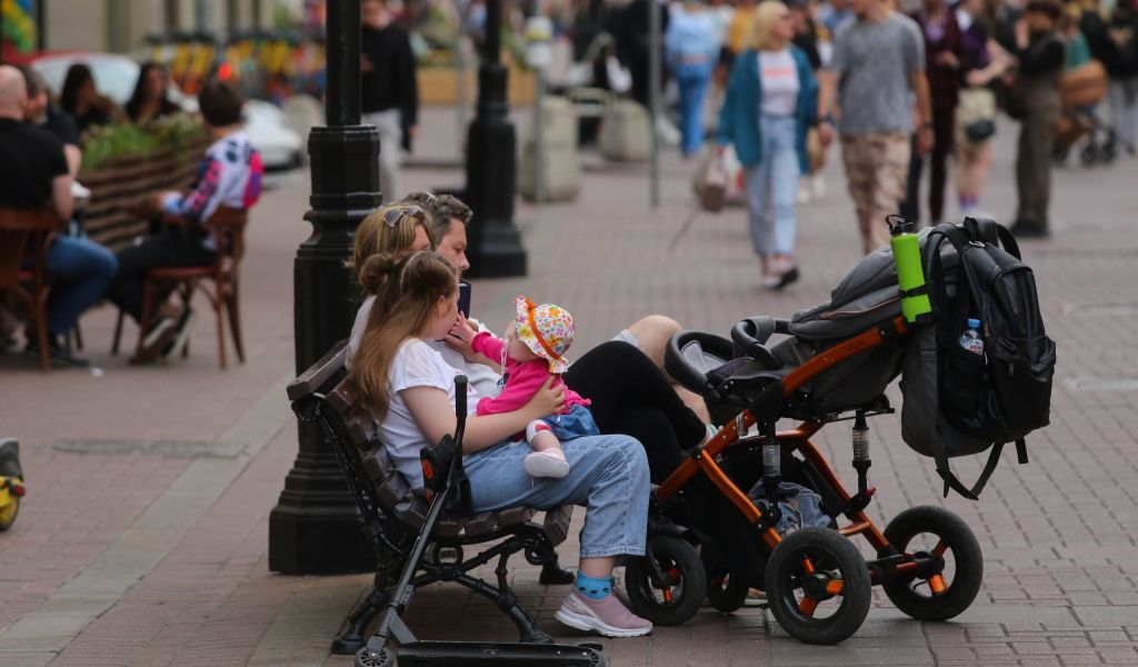 В Смольном обсудили план по увеличению рождаемости в регионе