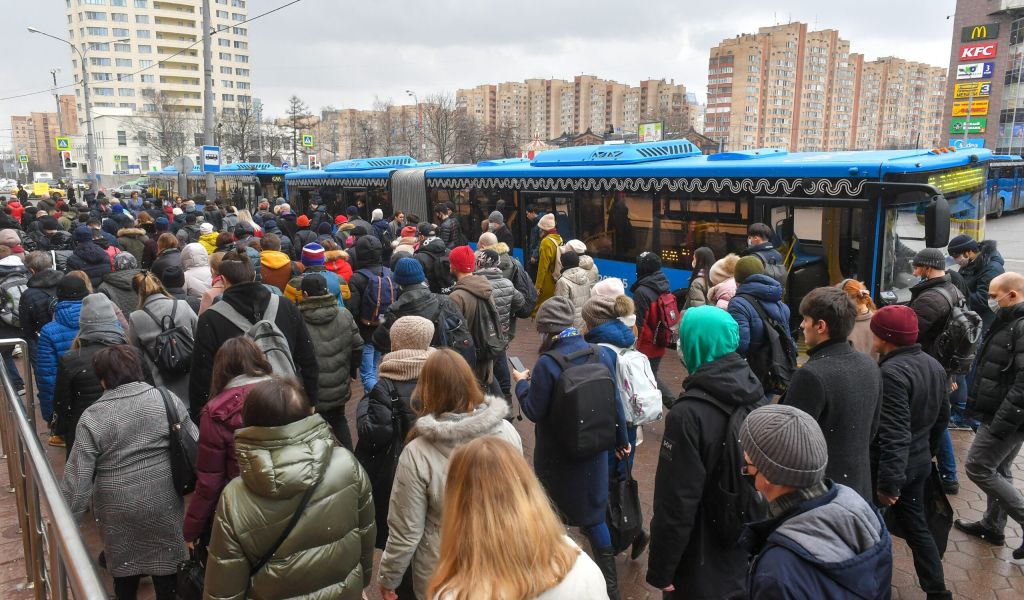 Петербуржец избил кондуктора автобуса из-за школьницы